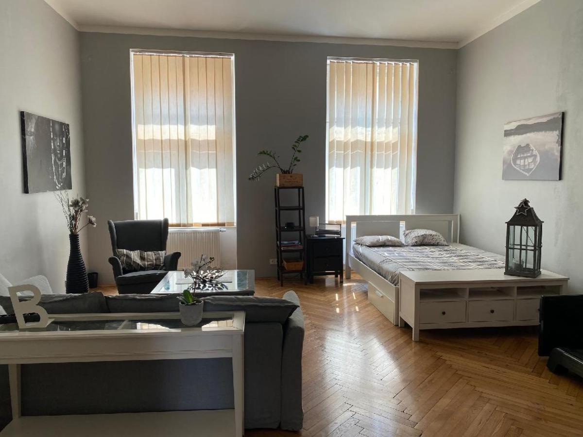 Apartments Cafe No.22 Prague Luaran gambar
